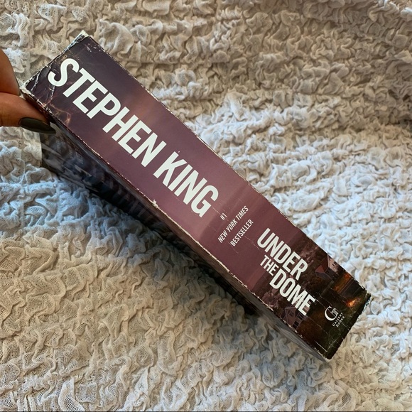 Stephan King | Under the Dome Book - Picture 4 of 11